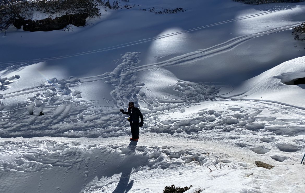 Face the Tricky Snow Treks Like a Pro – Tips and Hacks for a Perfect Ice Walk